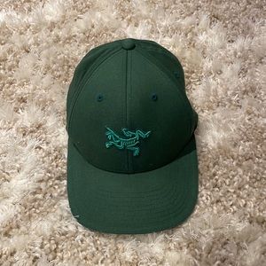 Mens one size Arc’teryx hat. Green $25
